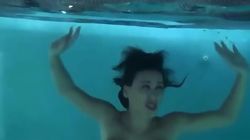 Underwater Babe BDSM Big Tits 