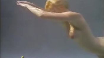 Underwater Pussy Blonde 
